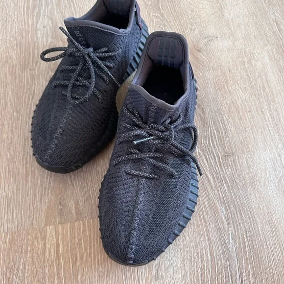 ADIDAS YEEZY